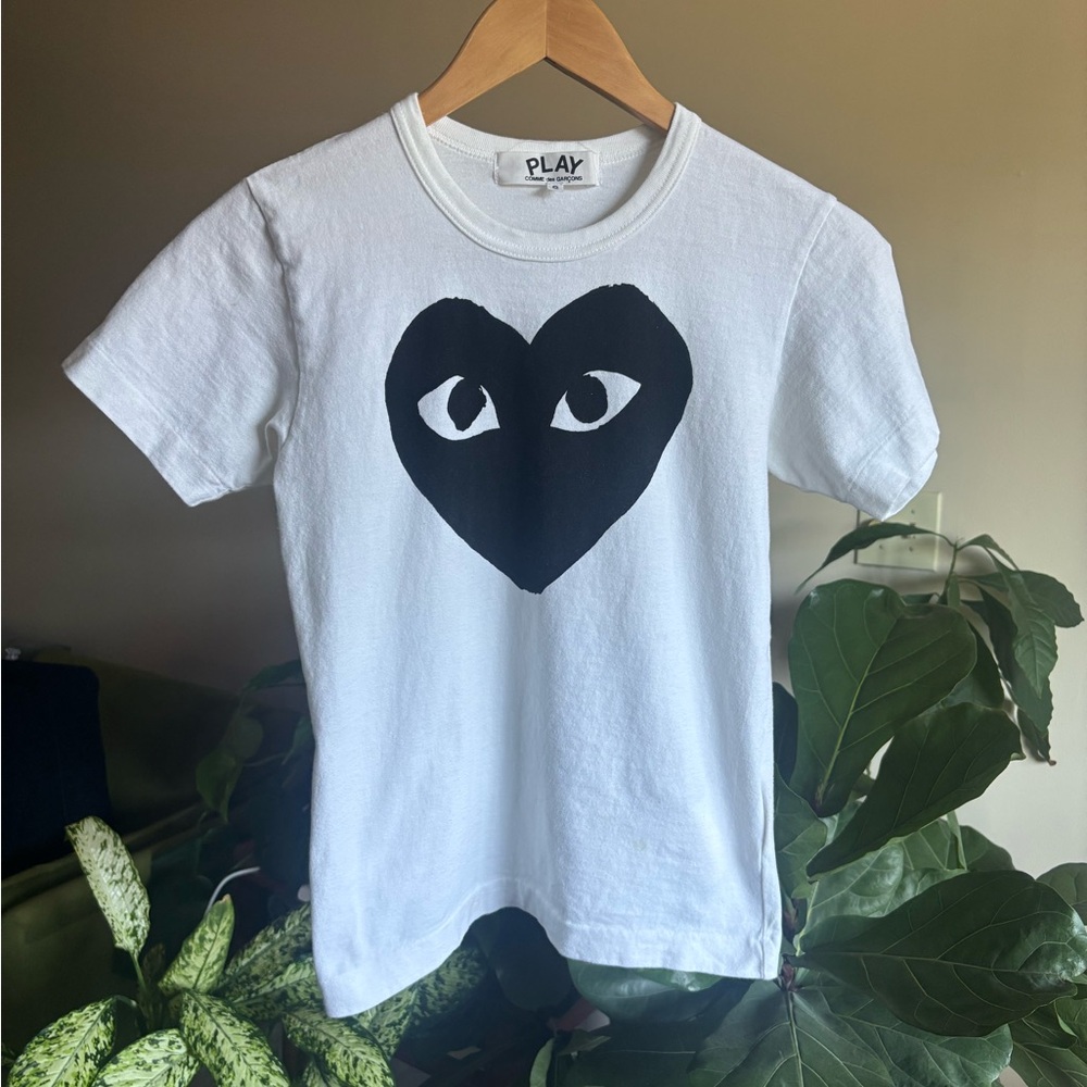 Comme des Garçons Play White Shirt with Big Black Heart 100% Authentic - Picture 2 of 7